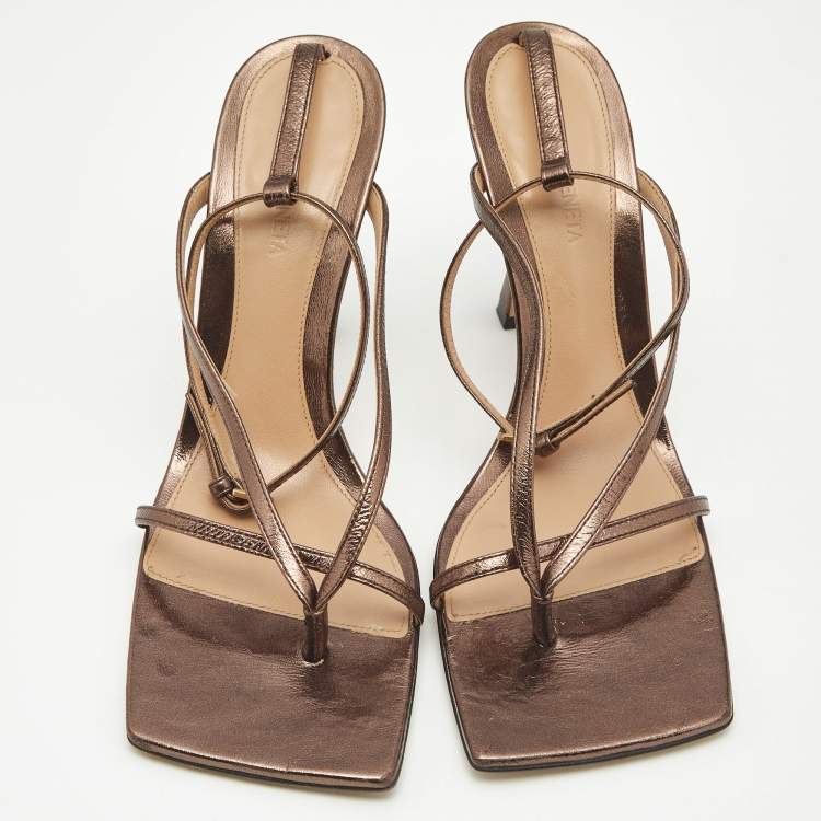 مملوكة مسبقًا Bottega Veneta Metallic Brown Leather Stretch Ankle Strap Sandals Size 38.5