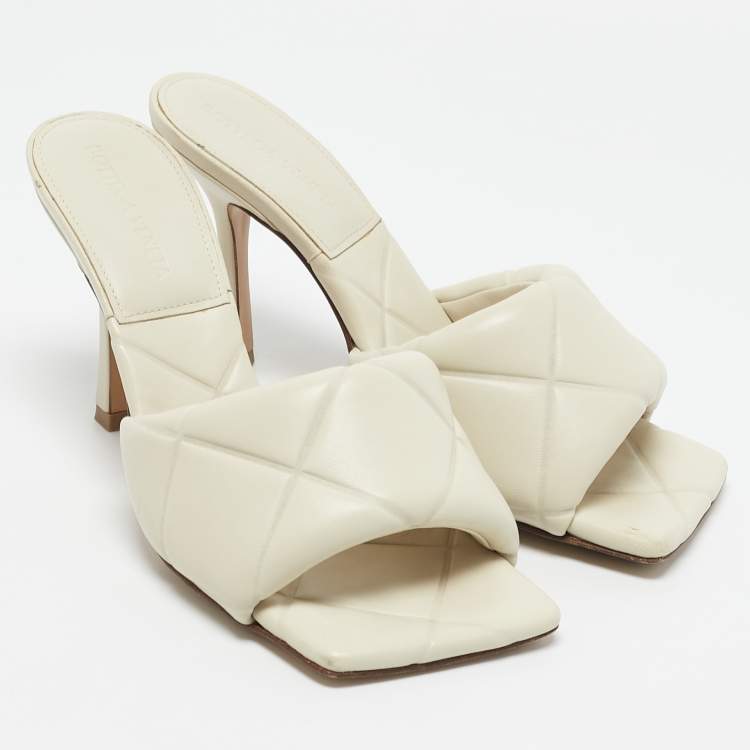 Pre Owned Bottega Veneta Cream Quilted Leather Lido Slide Sandals Size 37