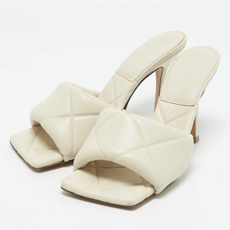 Pre Owned Bottega Veneta Cream Quilted Leather Lido Slide Sandals Size 37