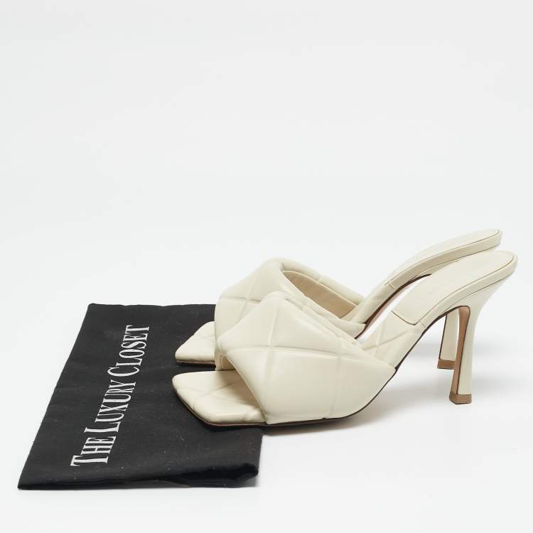 Pre Owned Bottega Veneta Cream Quilted Leather Lido Slide Sandals Size 37