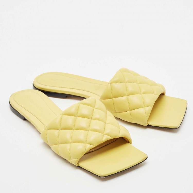 Pre Owned Bottega Veneta Lemon Quilted Leather Lido Flat Sandals Size 41