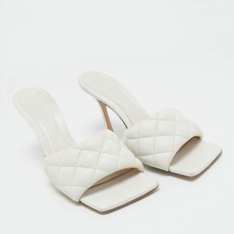 Pre Owned Bottega Veneta White Quilted Leather Lido Slide Sandals Size 40.5