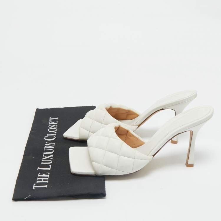 Pre Owned Bottega Veneta White Quilted Leather Lido Slide Sandals Size 40.5