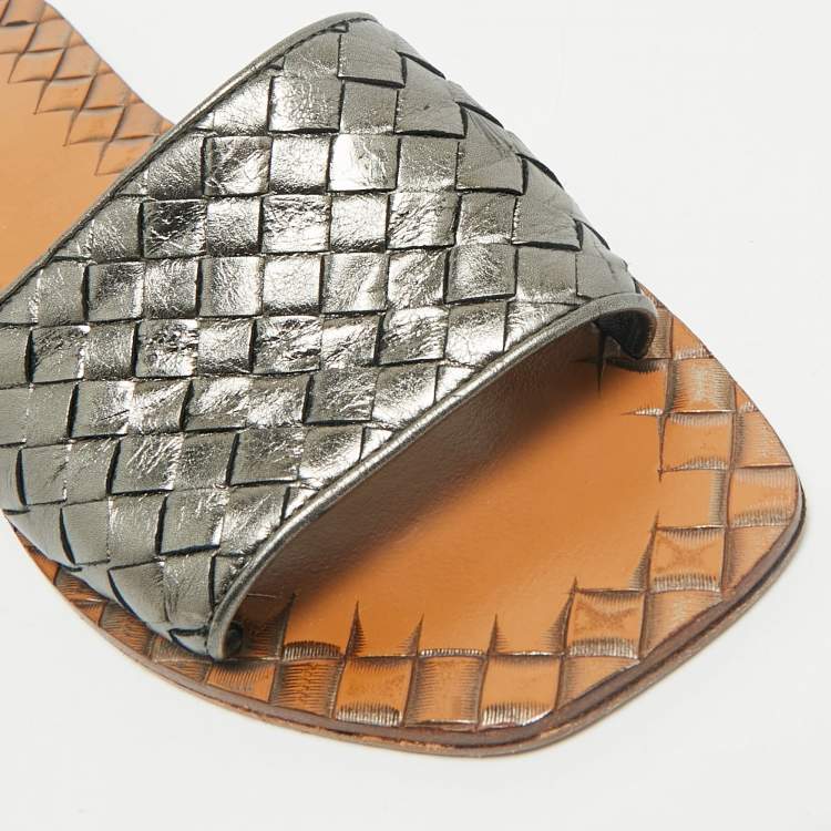 Pre Owned Bottega Veneta Metallic Grey Intrecciato Leather Flat Slide Sandals Size 36