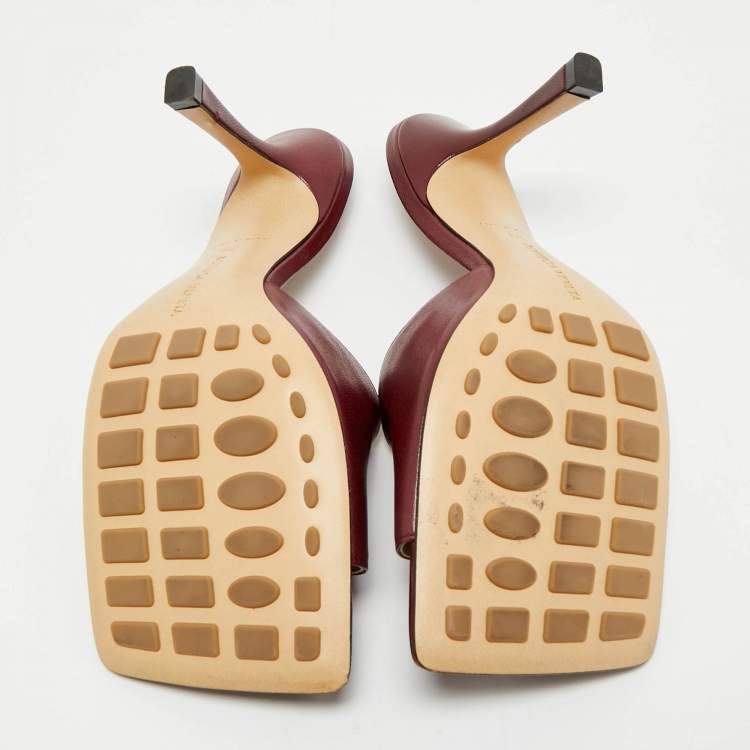 مملوكة مسبقًا Bottega Veneta Burgundy Leather Stretch Square Toe Slide Sandals Size 39