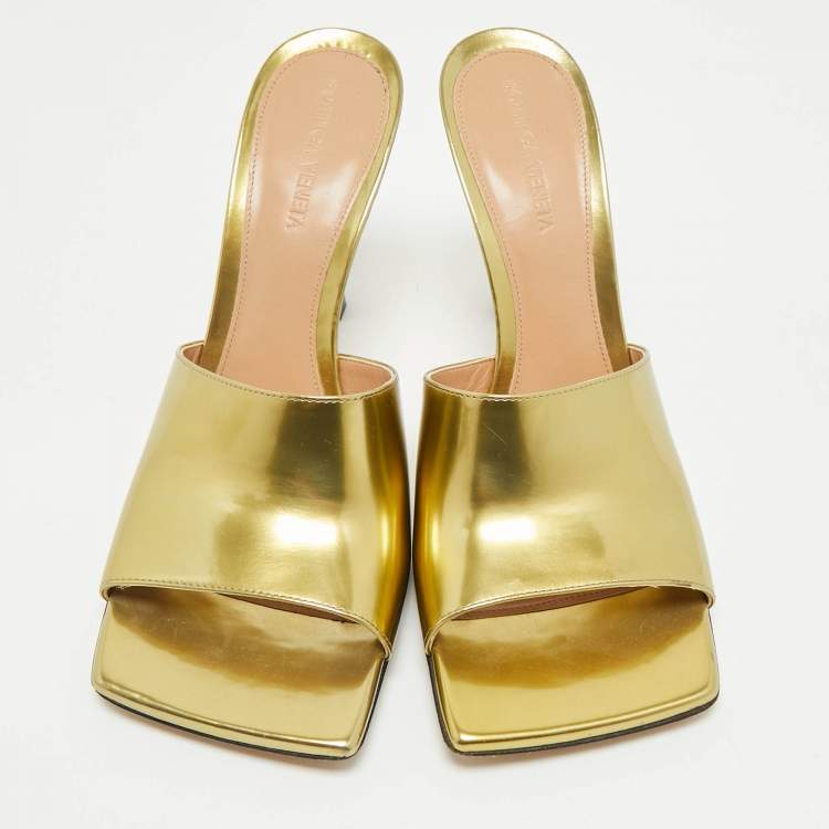Pre Owned Bottega Veneta Gold Quilted Leather Lido Slide Sandals Size 39