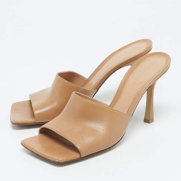 Pre Owned Bottega Veneta Beige Leather Square Open Toe Slide Sandals Size 39