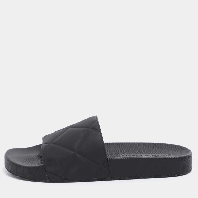 Pre Owned Bottega Veneta Black Quilted Rubber Pool Slides Size 40