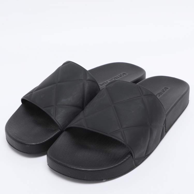 Pre Owned Bottega Veneta Black Quilted Rubber Pool Slides Size 40