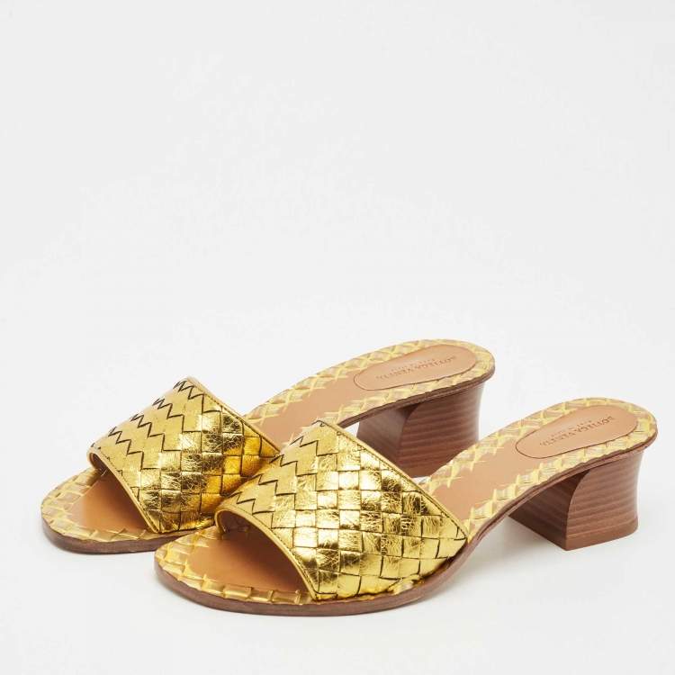 Pre Owned Bottega Veneta Gold Intrecciato Leather Ravello Slide Sandals Size 38.5