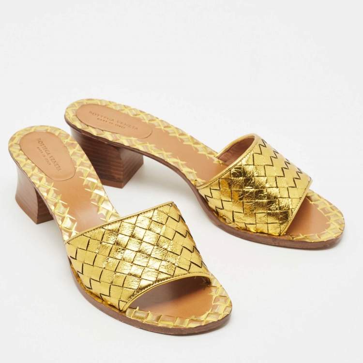 Pre Owned Bottega Veneta Gold Intrecciato Leather Ravello Slide Sandals Size 38.5