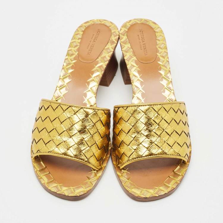 Pre Owned Bottega Veneta Gold Intrecciato Leather Ravello Slide Sandals Size 38.5