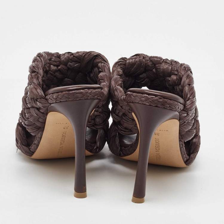 Pre Owned Bottega Veneta Dark Brown Raffia The Curve Slide Sandals Size 38
