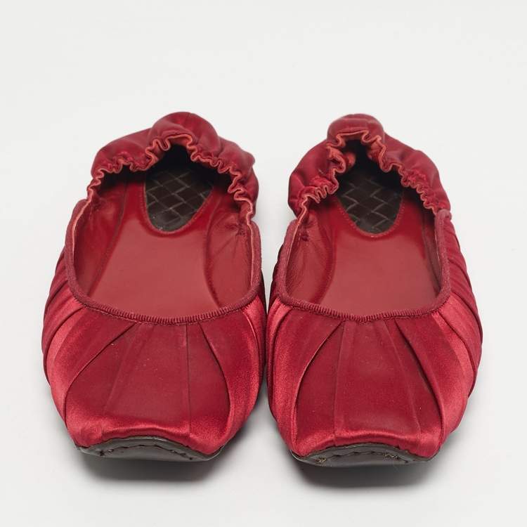 Pre Owned Bottega Veneta Red Satin Veneta Ballet Flats Size 39.5