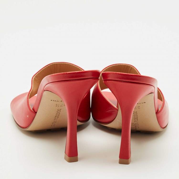 Pre Owned Bottega Veneta Red Leather Lido Slide Sandals Size 37.5