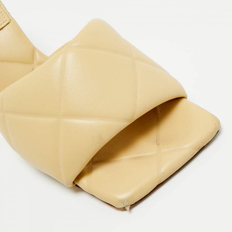 Pre Owned Bottega Veneta Beige Quilted Leather Lido Slide Sandals Size 39.5