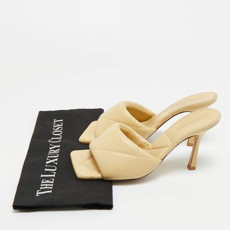 Pre Owned Bottega Veneta Beige Quilted Leather Lido Slide Sandals Size 39.5