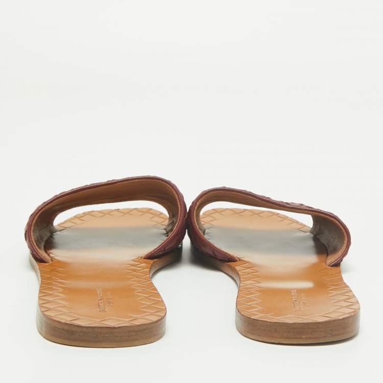 Pre Owned Bottega Veneta Burgundy Intrecciato Leather Flat Slides Size 40