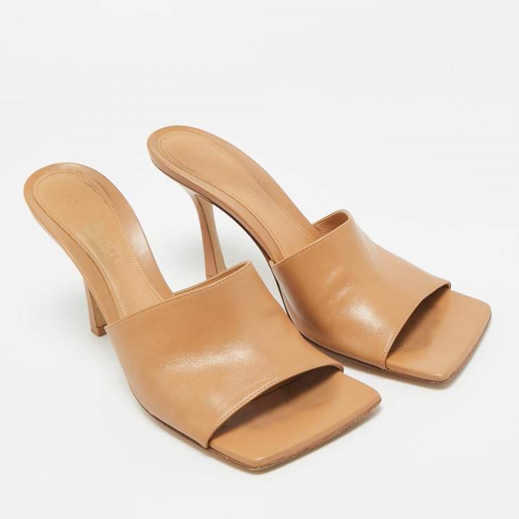 Pre Owned Bottega Veneta Beige Leather Stretch Slide Sandals Size 38