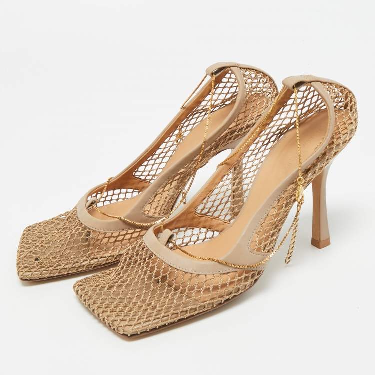 مملوكة مسبقًا Bottega Veneta Beige Mesh and Leather Chain Stretch Pumps Size 38