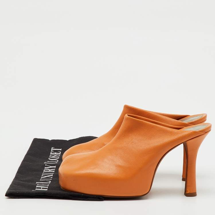 مملوكة مسبقًا Bottega Veneta Orange Leather Stretch The Bold Mules Size 36