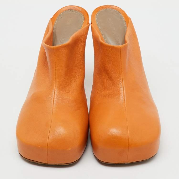 مملوكة مسبقًا Bottega Veneta Orange Leather Stretch The Bold Mules Size 36