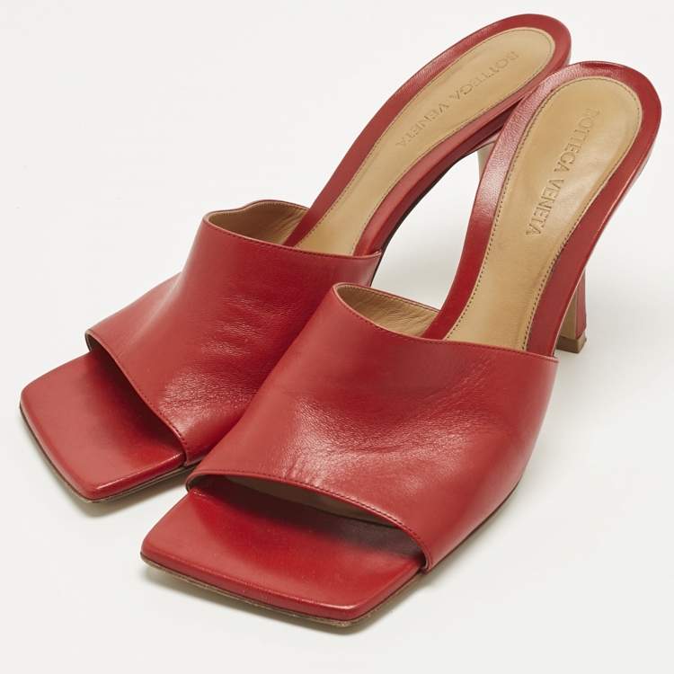 Pre Owned Bottega Veneta Red Leather Stretch Slide Sandals Size 39.5