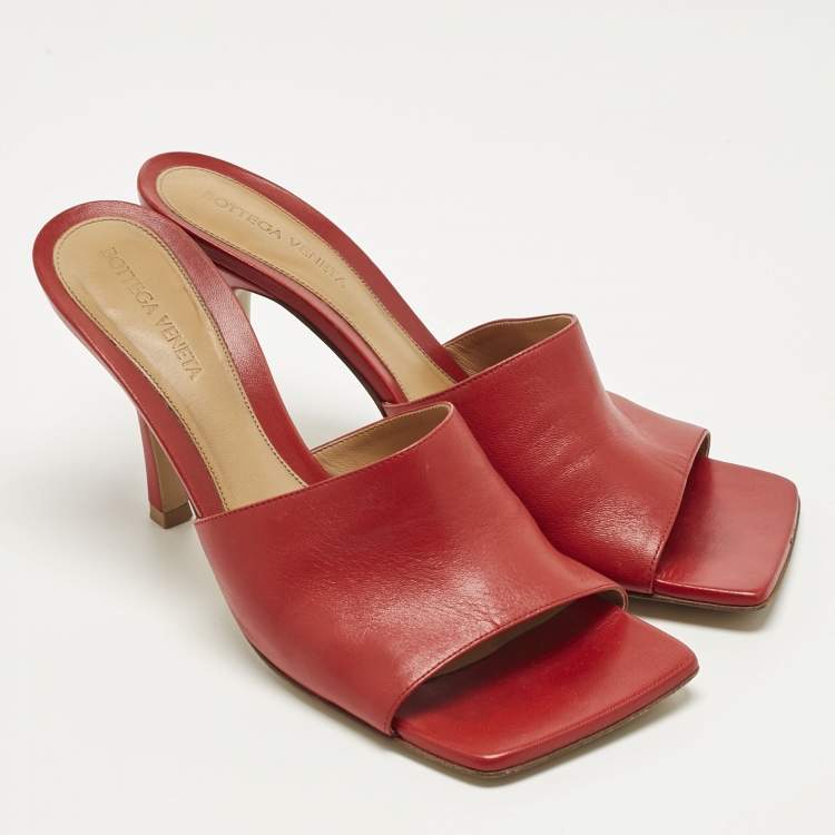 Pre Owned Bottega Veneta Red Leather Stretch Slide Sandals Size 39.5