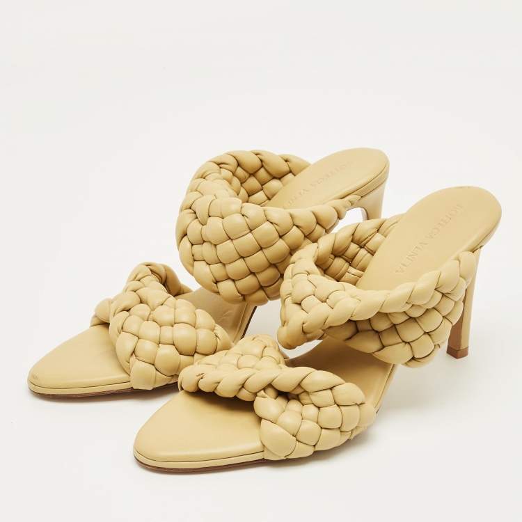 مملوكة مسبقًا Bottega Veneta Yellow Braided Leather Curve Open Toe Sandals Size 38.5
