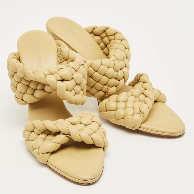 مملوكة مسبقًا Bottega Veneta Yellow Braided Leather Curve Open Toe Sandals Size 38.5