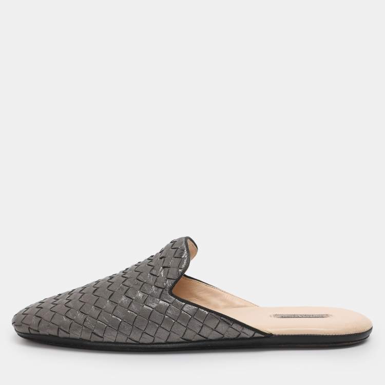 Pre Owned Bottega Veneta Fiandra Size 41 Silver Intrecciato Leather Flat Mules