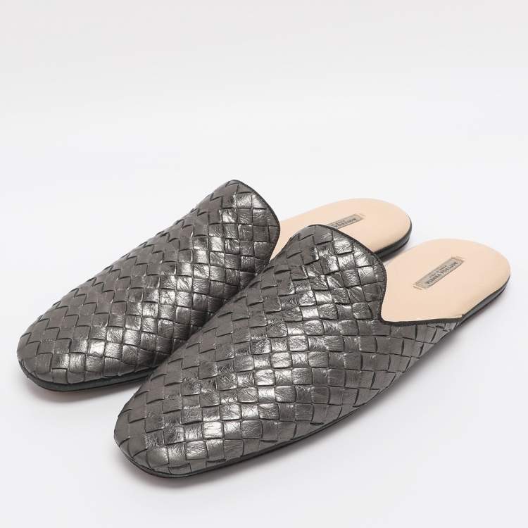 Pre Owned Bottega Veneta Fiandra Size 41 Silver Intrecciato Leather Flat Mules