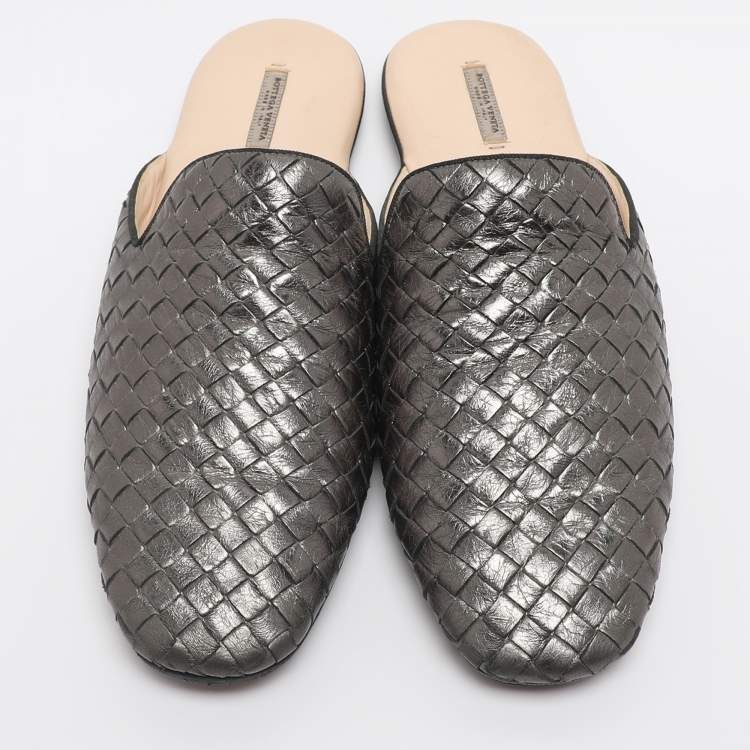 Pre Owned Bottega Veneta Fiandra Size 41 Silver Intrecciato Leather Flat Mules