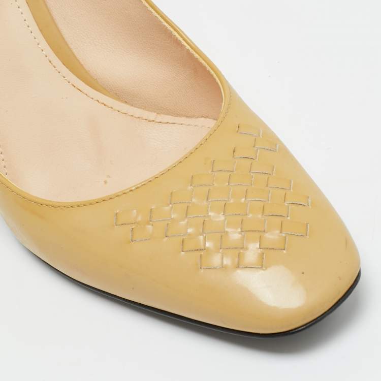 Pre Owned Bottega Veneta Size 35 Beige Patent Leather Intrecciato Detail Block Heel Pumps