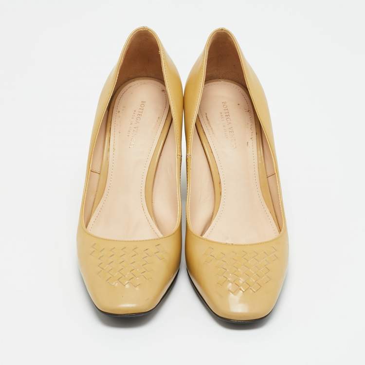 Pre Owned Bottega Veneta Size 35 Beige Patent Leather Intrecciato Detail Block Heel Pumps
