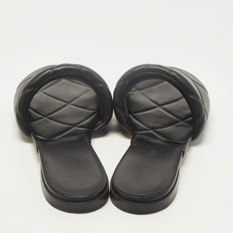 Pre Owned Bottega Veneta Lido Size 40 Black Quilted Leather Flat Sandals