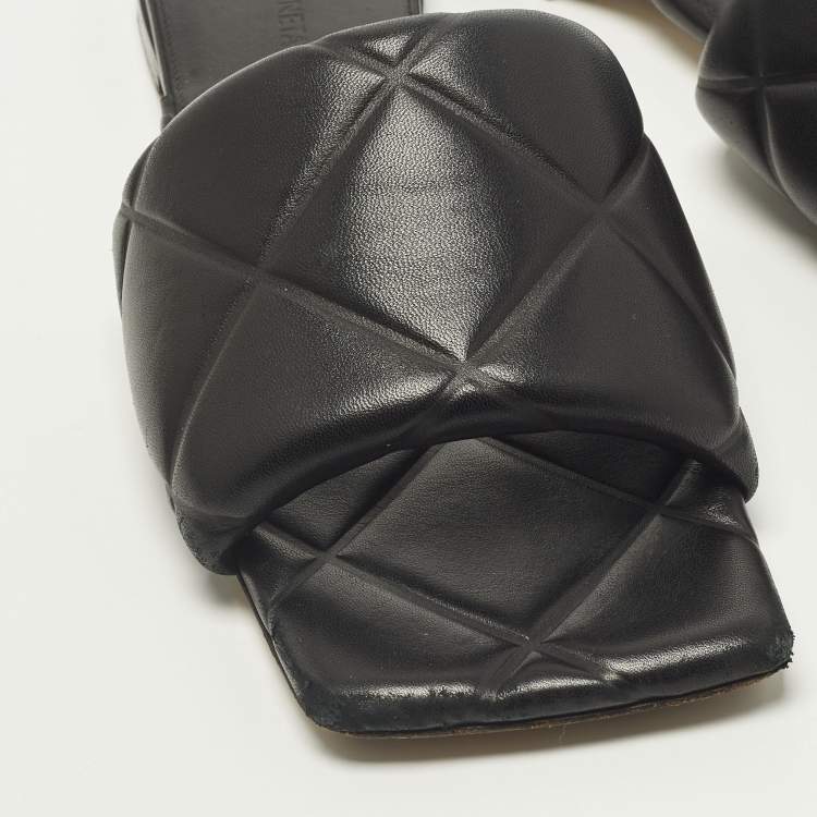 Pre Owned Bottega Veneta Lido Size 40 Black Quilted Leather Flat Sandals