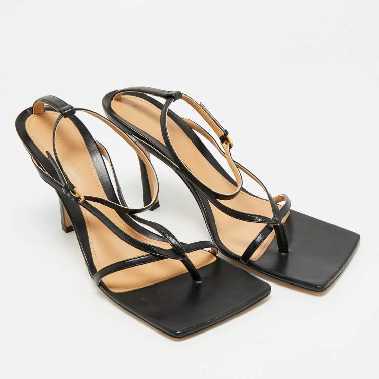 مملوكة مسبقًا Bottega Veneta Stretch Size 40 Black Leather Ankle Strap Sandals