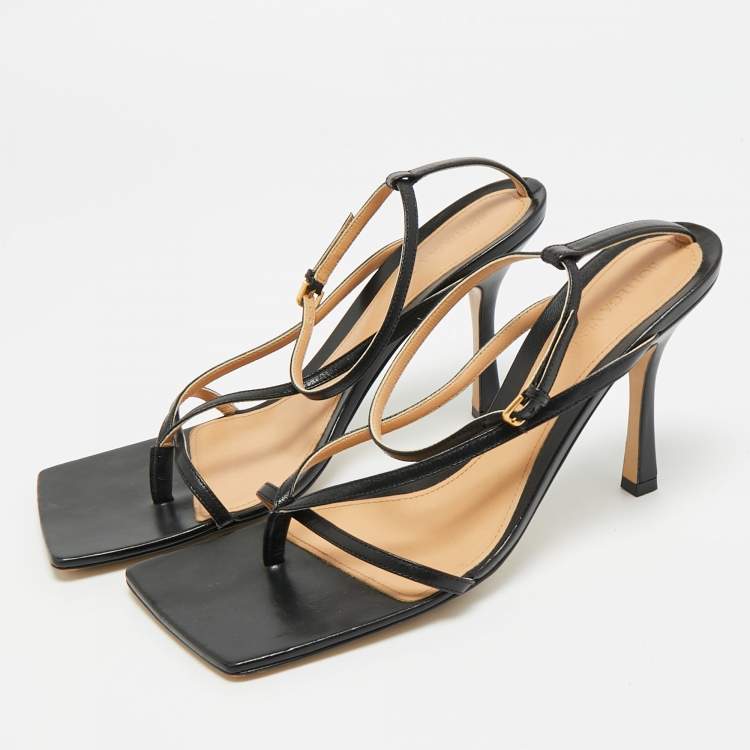 مملوكة مسبقًا Bottega Veneta Stretch Size 40 Black Leather Ankle Strap Sandals