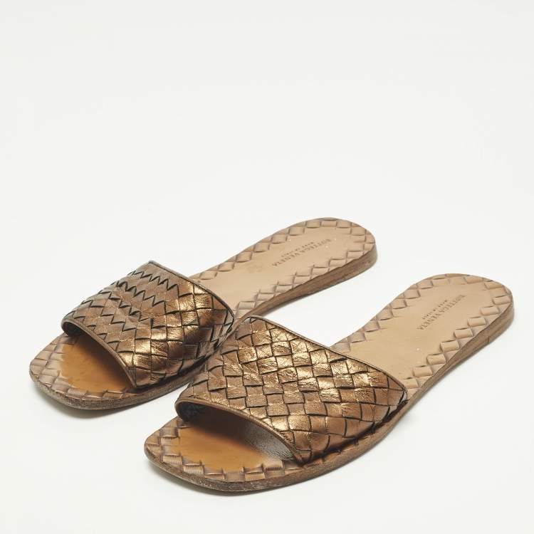 مملوكة مسبقًا Bottega Veneta Size 38 Metallic Intrecciato Leather Flat Slide