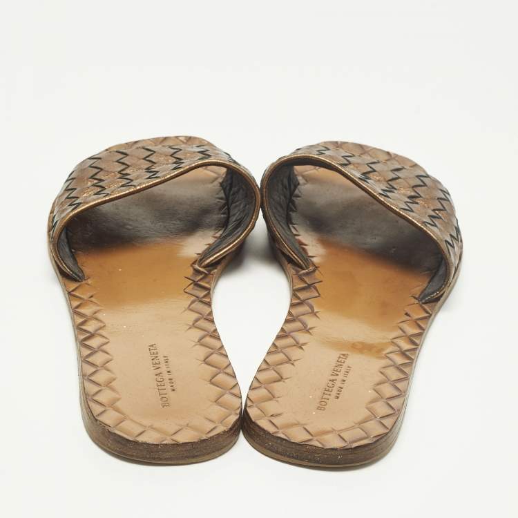 مملوكة مسبقًا Bottega Veneta Size 38 Metallic Intrecciato Leather Flat Slide