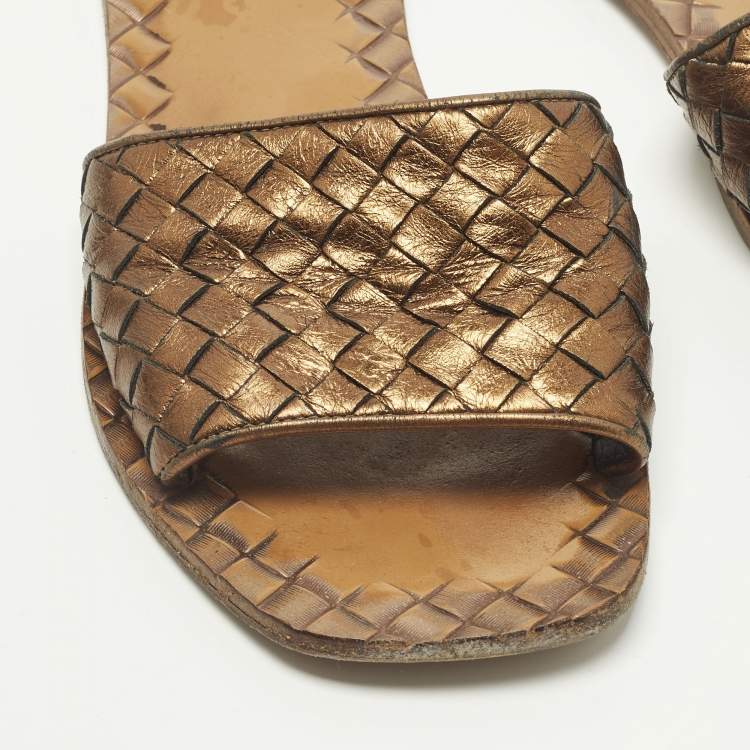مملوكة مسبقًا Bottega Veneta Size 38 Metallic Intrecciato Leather Flat Slide