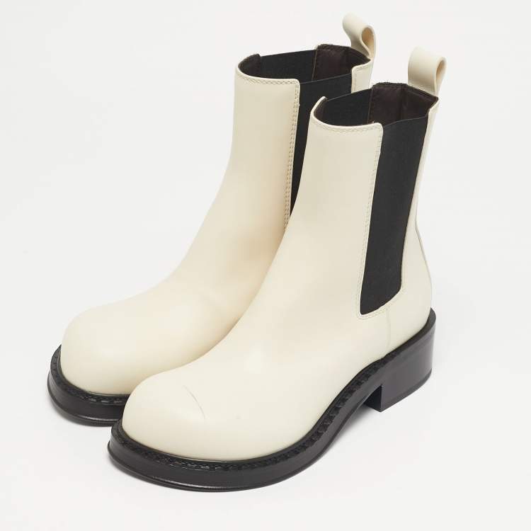 مملوكة مسبقًا Bottega Veneta Cliff Size 38 White Leather Ankle Length Boots