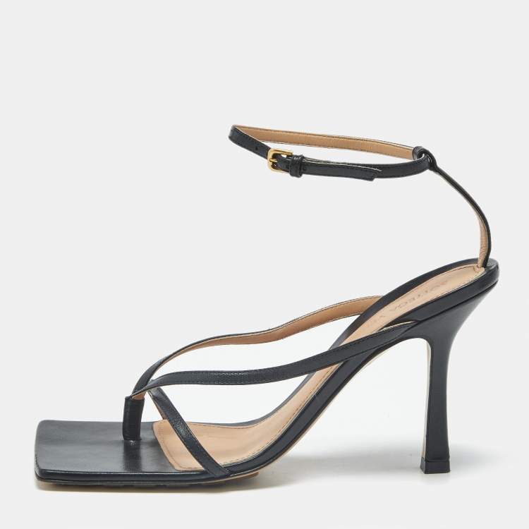 مملوكة مسبقًا Bottega Veneta Stretch Size 37 Black Leather Ankle Strap Sandals
