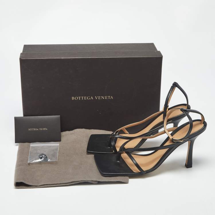 مملوكة مسبقًا Bottega Veneta Stretch Size 37 Black Leather Ankle Strap Sandals