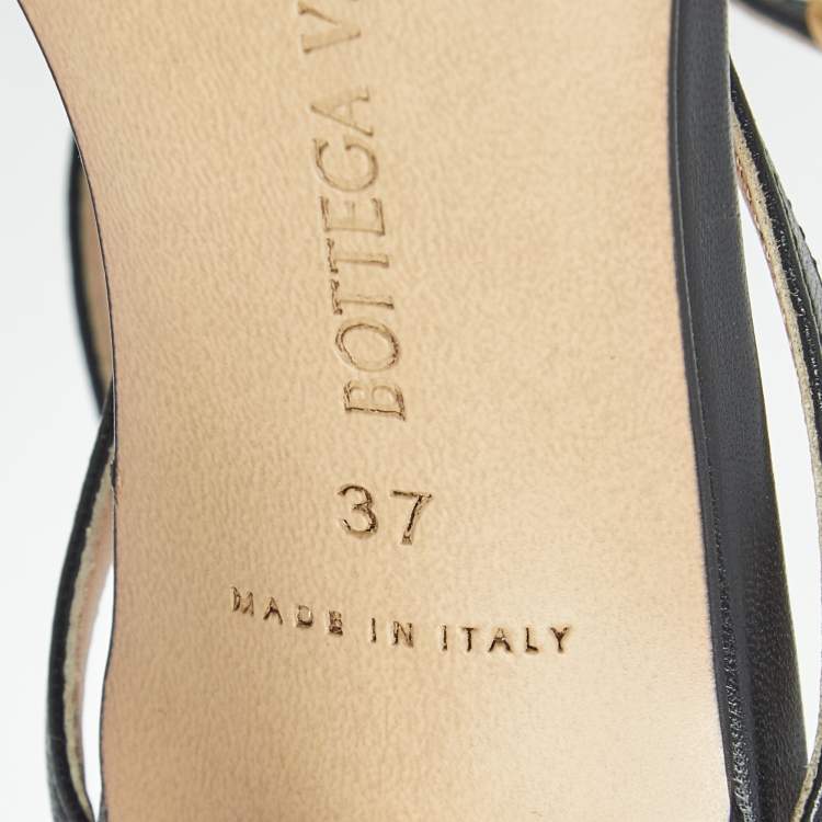 مملوكة مسبقًا Bottega Veneta Stretch Size 37 Black Leather Ankle Strap Sandals