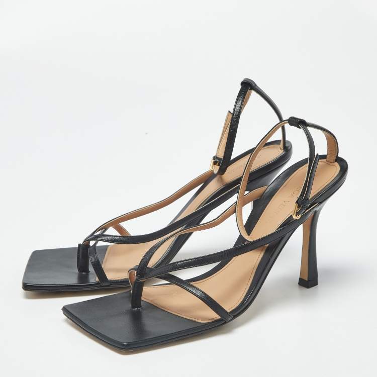 مملوكة مسبقًا Bottega Veneta Stretch Size 37 Black Leather Ankle Strap Sandals