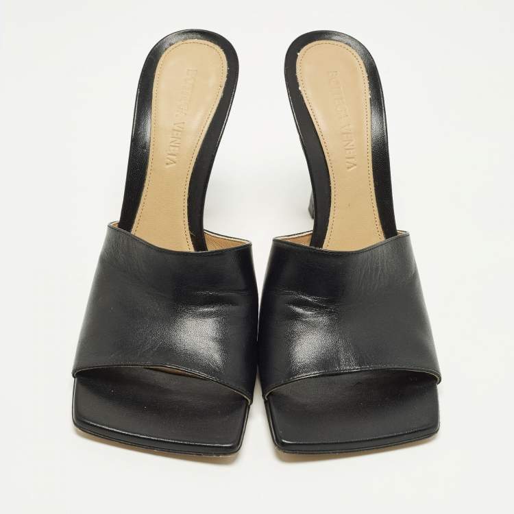 Pre Owned Bottega Veneta Strech Size 37.5 Black Leather Slide Sandals