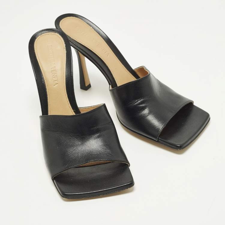 Pre Owned Bottega Veneta Strech Size 37.5 Black Leather Slide Sandals