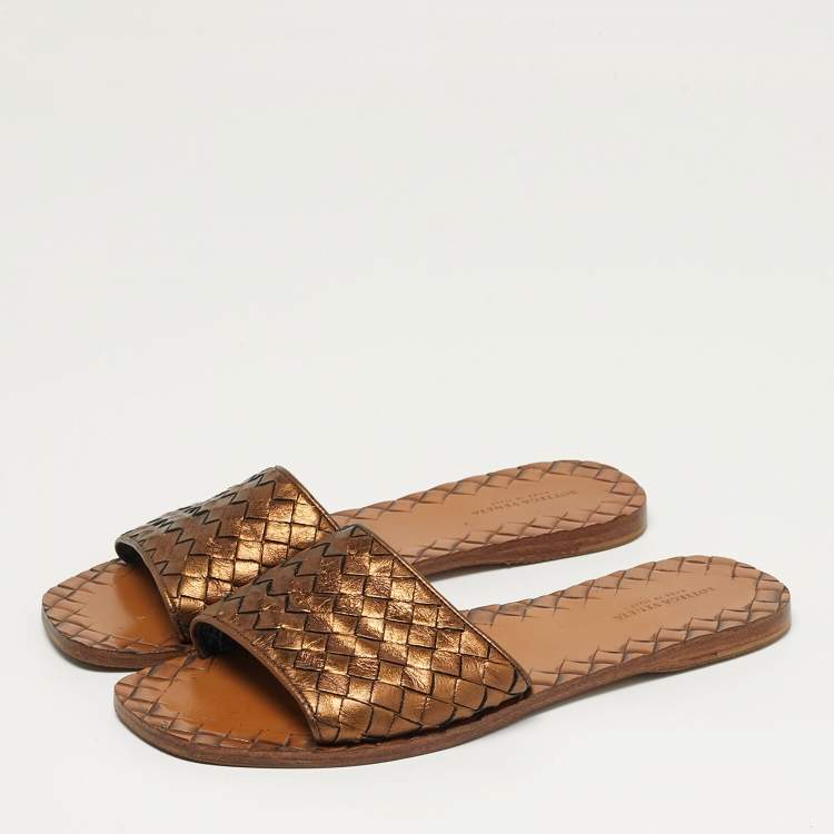 Pre Owned Bottega Veneta Intrecciato Size 38 Metallic Intrecciato Leather Flat Slide